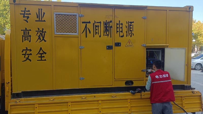 南郑柴油发电机组和UPS电源配合使用时，如何避免切换过程中的电力中断？